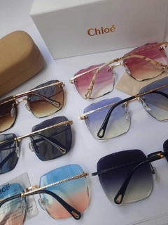 Óculos de Sol Chloe Flower Square Cores Variadas na internet