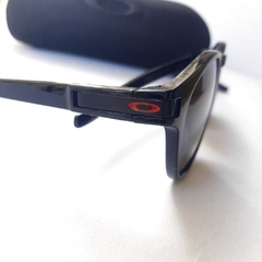 oculos de sol Oakley Latch Round Polarizado Cores variadas na internet