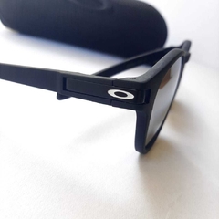 Imagem do oculos de sol Oakley Latch Round Polarizado Cores variadas