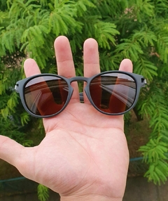 oculos de sol Oakley Latch Round Polarizado Cores variadas - comprar online
