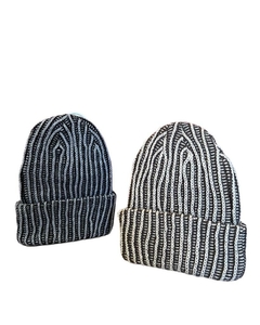 Gorro Rayas Blanco/Negro