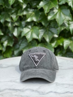 Gorra Negra con Logo
