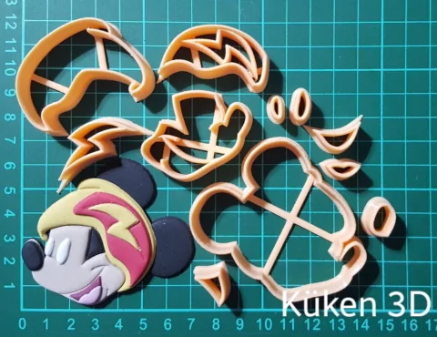 Cortante cara Mickey sobre ruedas 7cm Collage