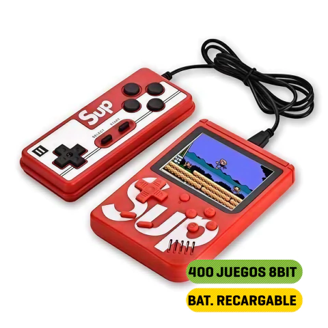 Consola retro SUP roja con pantalla y joystick conectado, mostrando un juego 8bit en la pantalla
