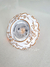 Spot de iluminación embutir estilo shabby chic, en color blanco con un diseño ornamental romántico pintado en dorado con lazos y rosas