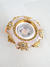 Spot de iluminación embutir estilo shabby chic, con un diseño ornamental dorado y pintado en rosa nacarado, decorado con strass