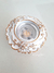 Spot de iluminación embutir estilo shabby chic, en color blanco con un diseño ornamental romántico pintado en dorado con lazos y rosas