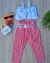 Conjunto de calça clochard listrada, cinto vinil e crooped lase branco