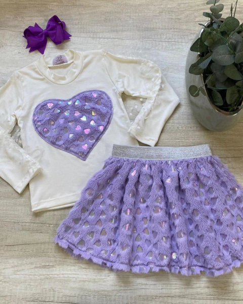 Conjunto de saia pelinho lilás e blusa off coração