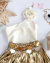 Blusa off white um ombro flor