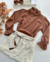 Conjunto de saia babadinhos e blusa marrom Bianca na internet