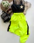 Conjunto de calça cargo neon e cropped preto estrela