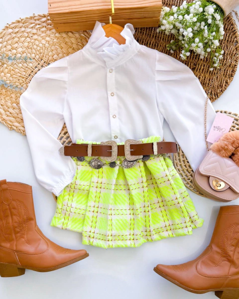 Conjunto de short saia Tweed neon e camisa branca gola babados - comprar online