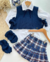 Conjunto de saia plissada xadrez, blusa branca, colete azul marinho em malha e laço de cabelo aluna - Estilosa Kids / Loja Online Moda Infantil