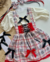 Conjunto de salopete xadrez com vermelho, BLUSA off e laços de cabelo Eleonora - loja online