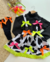Conjunto de salopete preto e branco com laços coloridos e blusa preta Julieta (acompanha laço de cabelo) - comprar online