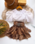 Imagem do Conjunto de saia oncinha com babados e cós de lastex e blusa branca renda manga curta