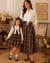 Kit mãe e filha de salopete xadrez com camisa e saia midi e blusa Amanda