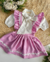 Conjunto de salopete rosa e blusa off de amarrar Laila (acompanha laço de cabelo)