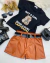 Conjunto de blusa capivara preta e short courino marrom (não acompanha cinto)