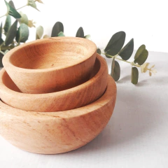 Cuencos de madera curvo