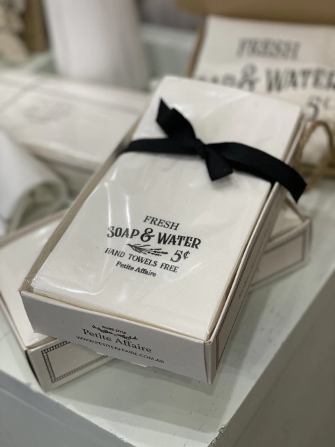 Guest Towel de Papel Towel and Soap