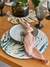 Plato de Sitio Cuerina Pink Palm - PETITE AFFAIRE