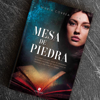 Mesa de piedra | María Correa Luna