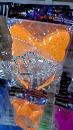 Tiara Metalica en internet