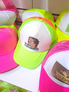 Gorra Trucker Fluo Frases Surtidas - comprar online
