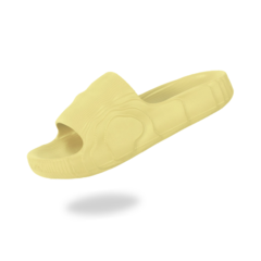 Chinelo Sandália Slide AquaWalk em cor areia, com design moderno 3D e faixa larga na parte superior.