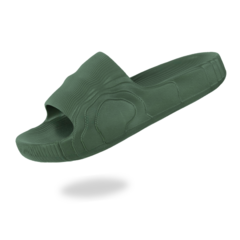 Chinelo Sandlia Slide AquaWalk em cor verde militar, com design moderno 3D e faixa larga na parte superior.