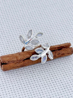 ANEL Folha EM PRATA 925 COM PEDRA DA LUA (1/17A1590329) - Padma Joias Em Prata 925