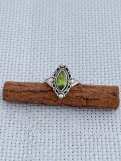 Anel Em Prata 925 Com Peridoto (50/10A630139) na internet