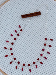 COLAR EM PRATA 925 COM RUBI (35/25C2550569) - Padma Joias Em Prata 925