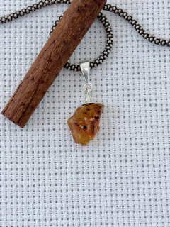 PINGENTE EM PRATA 925 COM ÂMBAR bruto (80/33P570129) na internet