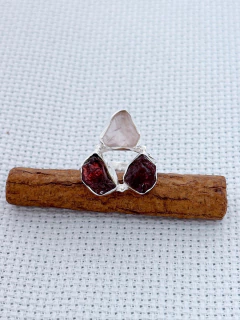 ANEL EM PRATA 925 COM QUARTZO ROSA e Granada (70/21A970219) na internet