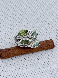 Anel Em Prata 925 Com Peridoto (53/10A1940429) - Padma Joias Em Prata 925