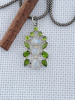 Pingente Em Prata 925 Com Peridoto e Pedra da Lua (35/2P1520339) na internet