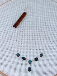 Colar EM PRATA 925 COM LABRADORITA (93/14C1250279) na internet