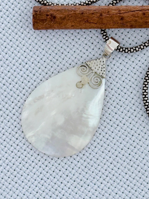 PINGENTE BALI EM PRATA 925 COM MADREPÉROLA (39/12P29079)