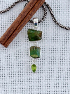PINGENTE EM PRATA 925 COM TURMALINA VERDE E PERIDOTO (50/60P1180269) na internet