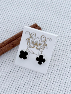 BRINCO EM PRATA 925 COM ÔNIX (53/16B490109)