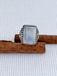 ANEL EM PRATA 925 COM PEDRA DA LUA (80/17A1880419) - comprar online