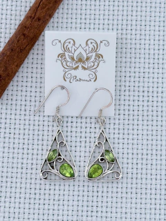 BRINCO EM PRATA 925 COM PERIDOTO (39/10B940229) - comprar online