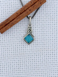 PINGENTE EM PRATA 925 COM CALCEDÔNIA (40/05P36089) - comprar online