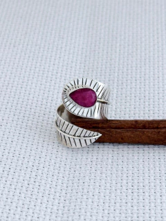 Anel Folha Em Prata 925 Com Rubi (70/25A1070239) na internet