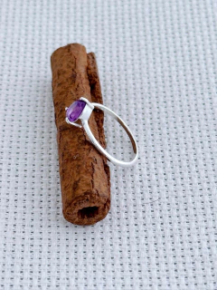 Anel solitário gota Em Prata 925 Com Ametista (1/02A36079) - Padma Joias Em Prata 925