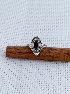 Anel Em Prata 925 Com Granada (1/08A630139) na internet