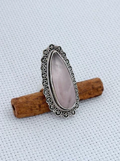 ANEL EM PRATA 925 COM QUARTZO ROSA (90/21A2600579) - Padma Joias Em Prata 925